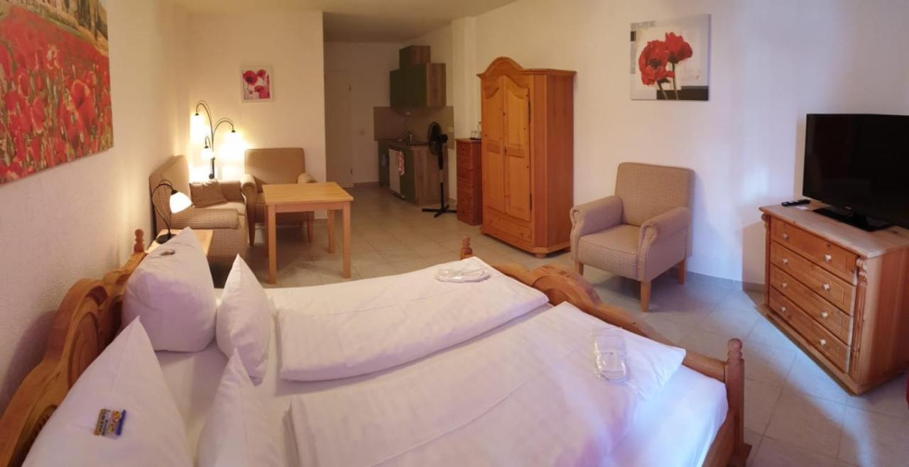 Hotel Zur Alten Stadtkellerei 라이프치히 외부 사진 A typical room at the hotel