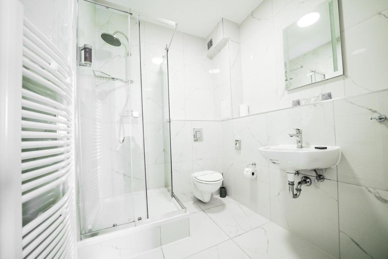 Hotel Zur Alten Stadtkellerei 라이프치히 외부 사진 A modern bathroom