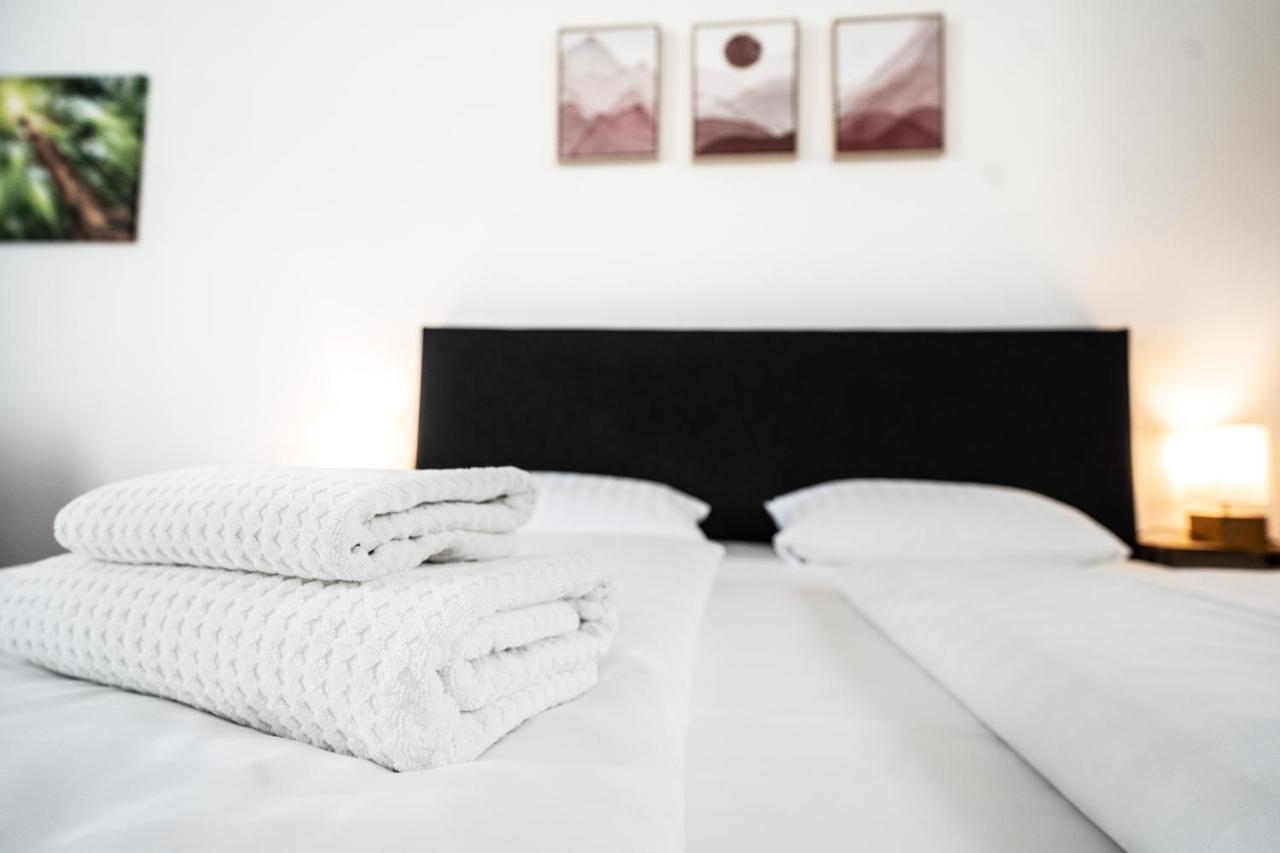 Hotel Zur Alten Stadtkellerei 라이프치히 외부 사진 A duvet on a bed