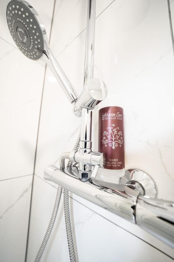 Hotel Zur Alten Stadtkellerei 라이프치히 외부 사진 A shower gel