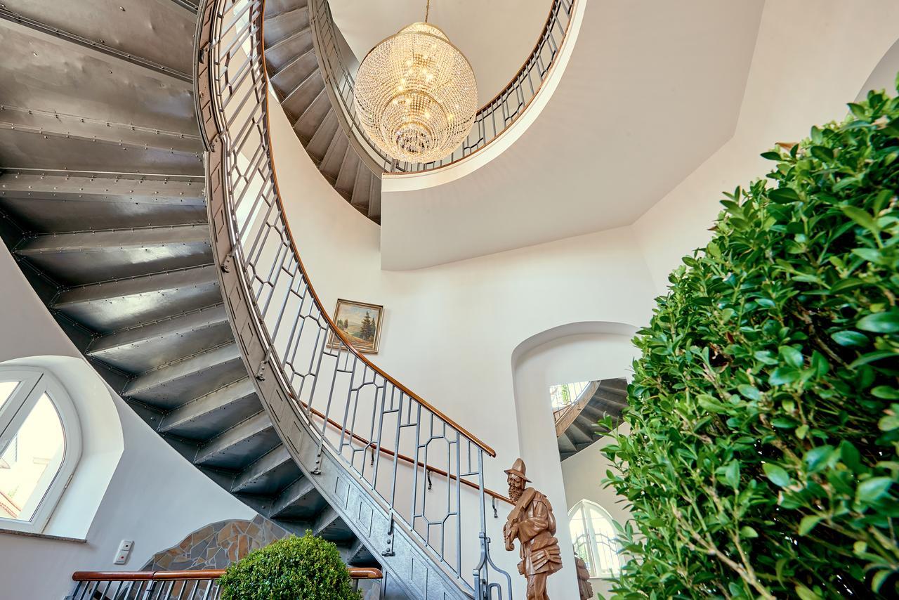 Hotel Zur Alten Stadtkellerei 라이프치히 외부 사진 The staircase